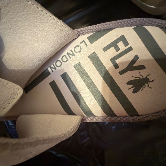 $240 FLY London platform wedge shoes size 40 white and taupe/tan - Picture 11 of 16